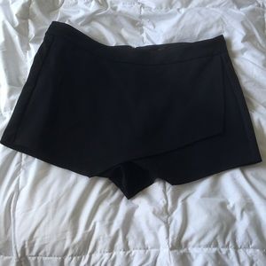 Iris Basic / Forever21 Black Skort